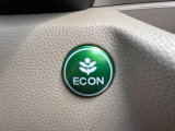 ECONスイッチ(ECONモード) エンジンだけでなくエアコンなども含めてクルマ全体を燃費優先で自動制御するECONモード。早く車内を涼しくしたい夏場など、空調を優先したい時には、スイッチを押してOF