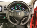 ハンドルにHondaセンシング系のクルーズコントロールやレーンキープアシストなどのスイッチと、オーディオの操作スイッチが装備されています。ハンドルから手を離さず安全に操作できます。