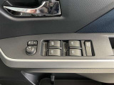 パワーウィンドウスイッチで運転席から全席の窓の開閉ができます♪