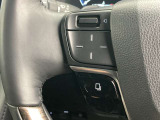 運転中、オーディオの操作をしてて、ハッとしたことはありませんか?ステアリングスイッチは、運転中でもハンドルでオーディオの操作が可能です。安全なドライブをサポートします。