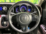 【純正革巻きステアリング】上質な革を使用することで、手にしっかり馴染みとても運転しやすいハンドルです♪