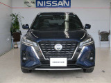 日産らしさを引き立てる上品なダーククローム調のフロントマスクでVモーショングリルを主張しています。