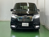 LEDヘッドライトを装備しています。LEDヘッドライトはとても明るく、雨の日や夜間走行も安全・安心です。オートライトコントロール付きで周囲の明るさに応じて自動で点灯・消灯します