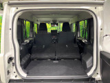 普段のお買い物や通勤、送迎等に十分な荷室スペースを確保しております。セカンドシートを倒すと、大きな荷物の積載も可能です♪