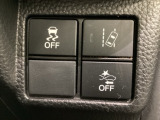 Hondaセンシング用の、VSA(ABS+TCS+横滑り抑制)解除と路外逸脱抑制機能のオンオフスイッチなどはハンドルの右側に装備しています。