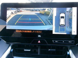 パノラミックビューモニター付きです。車両を上から見たような映像をディスプレイオーディオ画面に表示。運転席からの目視だけでは見にくい、車両周辺の状況をリアルタイムでしっかり確認できます。