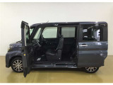 開口部が広く、乗り降りのしやすいお車です