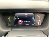 デジタル表示のスピードメーターとタコメーター、燃費やオドメーターなどの表示の他に、ホンダセンシング機能などの表示もできる多機能なマルチインフォメーション・ディスプレイです。