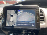 クルマを空から見たような映像が映る、アラウンドビューモニターで、車両周辺の安全確認も一目できます!小さなお子様や障害物も確認できるので、運転のしやすさだけではなく事故防止にも役立ちます♪