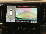 【パノラミックビュー&バックビュー】駐車時の安全確認をする為に車両上方からの映像と後方カメラからのを同時に表示しバックガイドも付いているのでバックの苦手な方でも安心して運転出来ますよ。