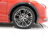 タイヤサイズは(195/50R19)で純正アルミホイールです。