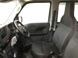 見通しのよいすっきりとした視界で、誰でも運転しやすいです。運転のしやすさは疲れにくさにも繋がりますよ♪