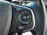◆アダプティブクルーズコントロール◆予め設定した車速内でクルマが自動的に加減速。前走車との適切な車間距離を維持しながら追従走行します。【LKAS】車線維持支援システムでステアリング操作を支援。