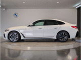 BMWではロングホイールベースの採用をしており、すべての車種に適用され、走行中の安定感の向上されております。また室内空間の広さにも貢献しております。