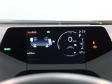 とっても見やすいメーターです。夜間時はラグジュアリーな気分にさせてくれる照明が魅力ですので、夜のドライブも楽しみになりますよ♪
