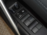 電動格納式ドアミラー・パワーウインドウを装備しています。