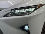 【角型三眼LEDヘッドライト】スタイリッシュな見た目の三眼LEDヘッドライトを装備♪スタイルだけでなく、夜間の走行も視界良好で安心してお乗りいただけます。