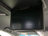 【フリップダウンモニター】大画面モニターで後席でもエンタメをお楽しみいただけます。小さなお子様にも大人気の装備です♪