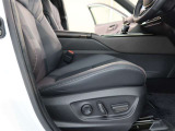 パワーシート搭載。微妙な調整が手軽にでき、ピッタリなポジションで運転することが可能です。