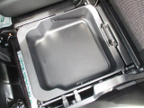 助手席下部には持ち運び可能な収納BOXが御座います★