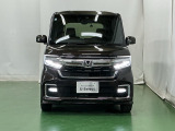 LEDヘッドライトを装備しています。LEDヘッドライトはとても明るく、雨の日や夜間走行も安全・安心です。オートライトコントロール付きで周囲の明るさに応じて自動で点灯・消灯します