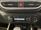 オートエアコン♪お好みの温度に設定するだけで車内を快適空間にしてくれますよ♪