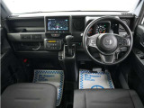 運転にかかわる様々な操作を安全に行えるように視点移動が少なく、操作性に配慮されたスイッチ類が凝縮されたコクピットです。