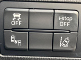 【ブラインドスポットモニタリング】走行中、ドアミラーの死角になりやすい箇所に後続車が接近するとサイドミラー付近に警告を表示、ドライバーに注意喚起をしてくれます。
