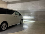 LEDヘッドランプです。十分な明るさを保ちつつも消費電力が少なく、バルブ寿命も長いのが特徴です。瞬時にMAXの光量を発揮するのもLEDならではです。
