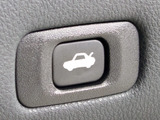 ボタン一つでトランクオープンが可能!車内から操作できる為、非常に便利な装備の一つとなります!