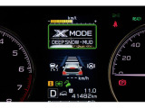 X-MODEは路面に応じてモードを選択するだけで4輪の駆動力やブレーキなどを最適にコントロール。悪路からのスムーズな脱出をサポートします。