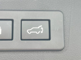 【パワーバックドア】スマートキーや運転席のボタンを押すだけでリアゲートが自動で開閉します!荷物を持っている時や、高い位置にあるバックドアを閉める際に便利な機能です♪