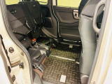 HONDA独自の機構!リアシートはチップアップ(跳ね上げ)することにより背の高い荷物も楽々積み込みすることが可能!!より空間を有効にするためにも大変便利なシートアレンジになります!!