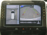 純正10インチメモリーナビになります。 全周囲カメラで、クルマを上空から見下ろしているかのような映像を映し出します。周囲の状況がひと目でわかります!