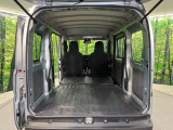 積み下ろしのしやすいデッキにはたっぷりと荷物を積み込んでいただけます。遊びから仕事まで、様々なシーンで頼れます♪