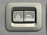 【パワーバックドア】スマートキーや運転席のボタンを押すだけでリアゲートが自動で開閉します!荷物を持っている時や、高い位置にあるバックドアを閉める際に便利な機能です♪