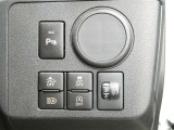 オートマチックハイビームとは、先行車や対向車のライトを認識し、ハイビームとロービームを自動で切り替える機能です。夜道の視界を確保します。詳細は販売店スタッフまでおたずねください。