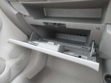 収納スペース多彩で、保証書等の保管に役立ちます