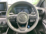 インテリアに合わせたデザインのステアリングは、運転される方のことも考え、運転しやすい形状、大きさです。是非一度、実際に触ってお確かめください。