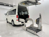 パワーリフトが装備されていて車椅子の乗り込みもスムーズ行えます。