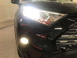 LEDヘッドライトです。デザイン性がよくとても明るいので、夜間の走行や悪天候でも安心です。しかも長寿命!
