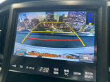 【バックカメラ】運転席から画面上で安全確認ができます。駐車が苦手な方にもオススメな便利機能です。