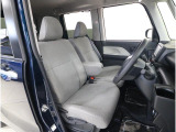 運転席シートは、座り心地を追求した座面構造を採用しています。そのため、近場へのちょっとした移動からロングドライブまで、あらゆるシーンで快適なドライビングをお楽しみいただけます。