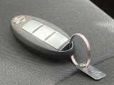 インテリジェントキーで鍵を出さずにエンジン始動&ドアロックの開閉操作が可能です。
