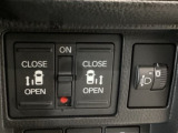 【両側パワースライドドア】両側がパワースライドドアになっており、運転席のスイッチやスマートキーでも開閉が可能です!開口部も広いので乗り降りも楽々♪