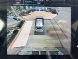 【マルチテレインモニター】車のフロントやサイドのカメラ画像を同時にモニター表示することで、悪路や狭い道を走行時でも周囲の状況確認ができ安心!本格SUVにうれしい装備です♪