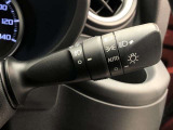 ライトスイッチです。「AUTO」にすると外の明るさに応じてスモールライト・ヘッドライトが自動でON・OFFします。夕暮れ時や屋内駐車場、トンネルなどに便利です。フォグランプもON・OFFできます。