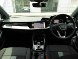 安全で快適な運転をサポートするアウディバーチャルコックピット。多機能でありながら優れた操作性で、シンプルで美しいインテリアデザインに溶け込んでいます。