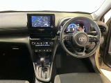 運転席周りのレイアウトをご覧ください。ナビゲーションが綺麗に装着されすっきり収まってますね!