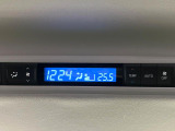 【リアオートエアコン】広い後部座席には必須の機能!風量や温度を自動で調整し前席と同様な車内環境にしてくれるリアオートエアコンを装備。夏の暑さも冬の寒さもストレスなく快適にお過ごしいただけます♪